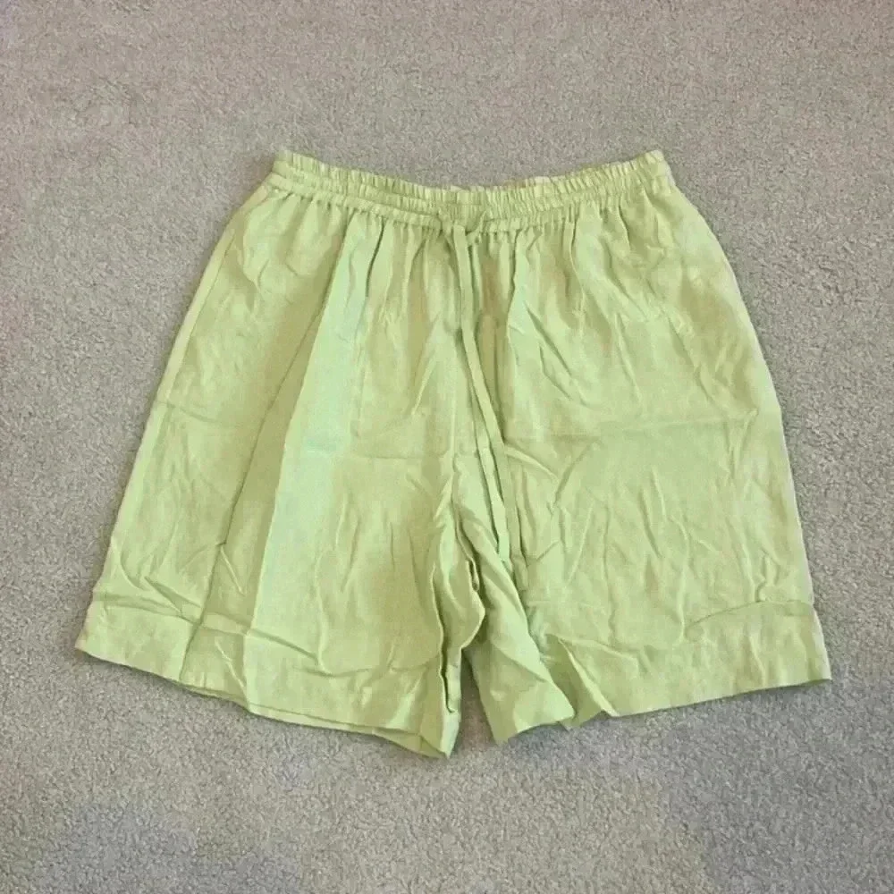 ⭐️ Clio high rise light green silk shorts in size medium - Picture 1 of 3